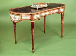 マーティンカーリンの作品である、淡いチューリップのベニヤと定型のオルモールギャラリーのあるルイ16世の支局